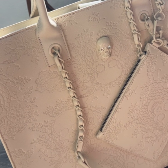 Betsey Johnson Handbags - Betsey Johnson big tote